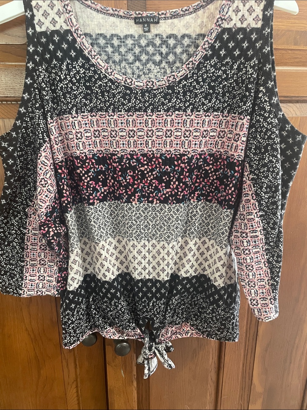 Hannah Black and Pink Patterned Cold-Shoulder Tie-Hem Top Sz. M used good cond